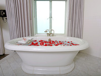 bathtubwithpetals