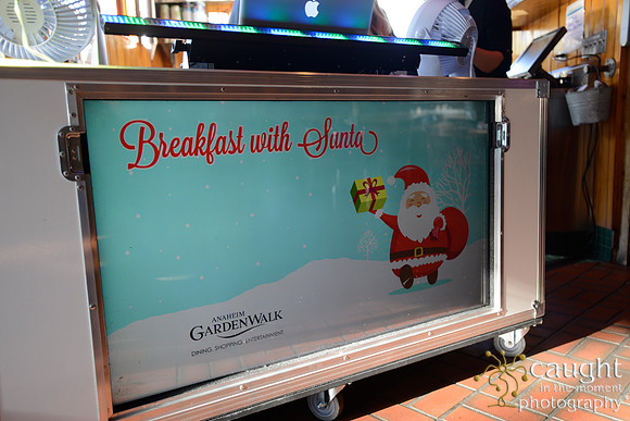 019 Breakfast with Santa at Bubba Gump Anaheim GardenWalk