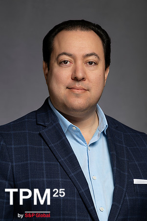 950RE TPM25 Professional Headshots