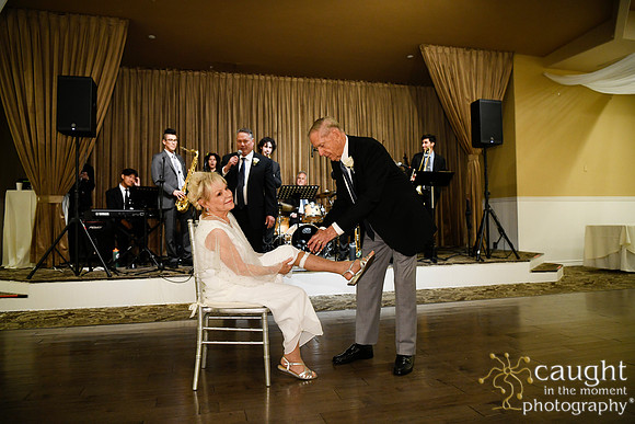 472 Rasmussen Wedding - Bouquet and Garter Toss