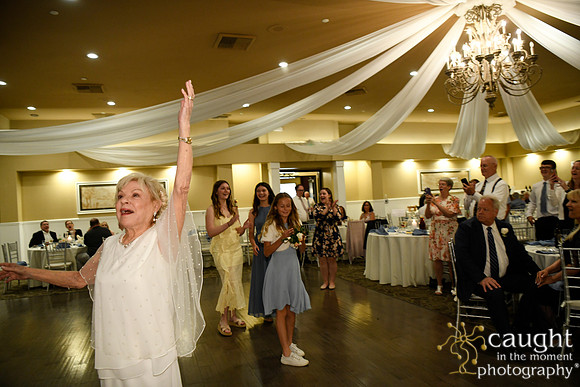 468 Rasmussen Wedding - Bouquet and Garter Toss