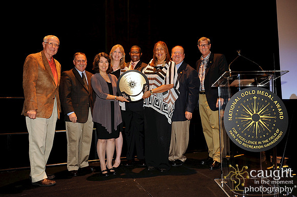 700