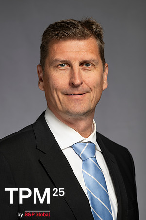 180 TPM25 Professional Headshots
