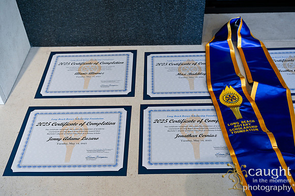 004 Graduating Seniors 2025